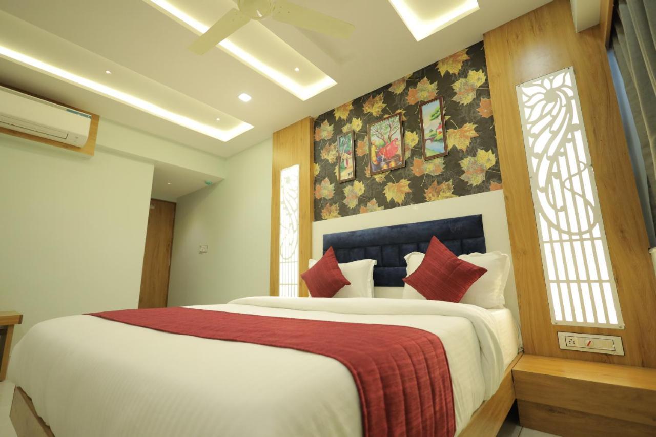 Hotel Rk Fortune 阿穆达巴 外观 照片